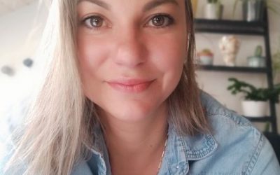 « Le concept de cuisiniste à domicile, en plus d’être très apprécié de la clientèle est un modèle qui permet d’entreprendre à moindre coût », Mélanie (franchisée Cuisines Omega – Ain)